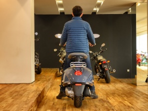 Vespa 946