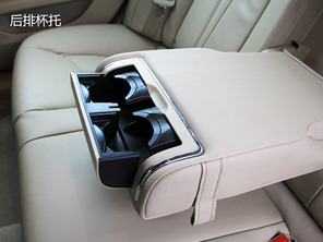 试驾荣威950 1.8T典雅型