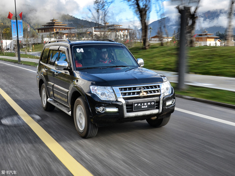 > 试驾进口三菱帕杰罗