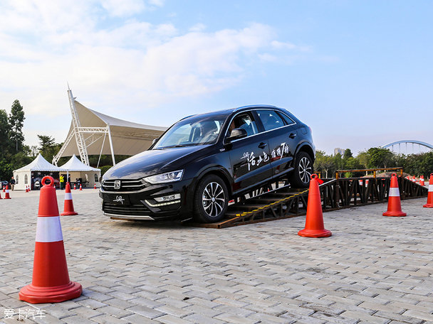 众泰汽车2016款众泰SR7