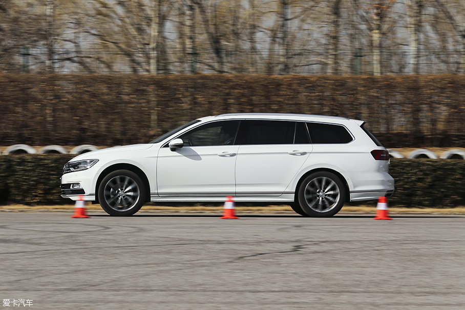 原汁原味 愛卡測試進口大眾蔚攬380tsi:蔚攬性能測試-愛卡汽車