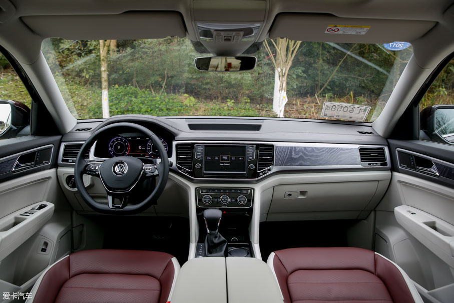 大尺寸,大空间,看起来特别霸气的大众途昂,一出现就击中了消费者内心