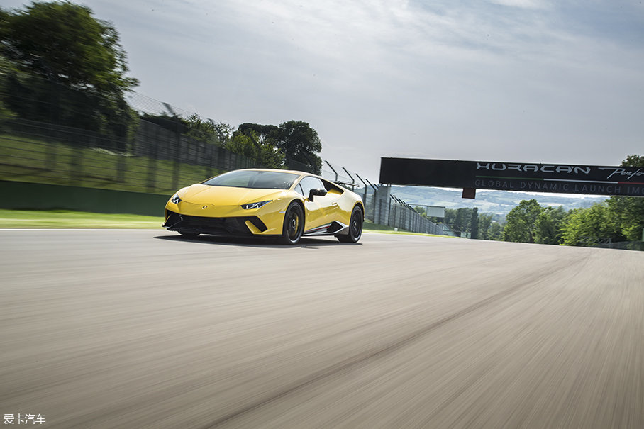 海外试驾兰博基尼Huracan Performante
