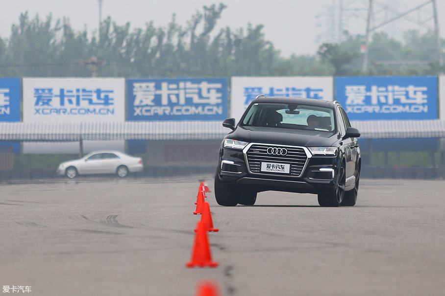 奥迪(进口)2017款奥迪Q7 e-tron