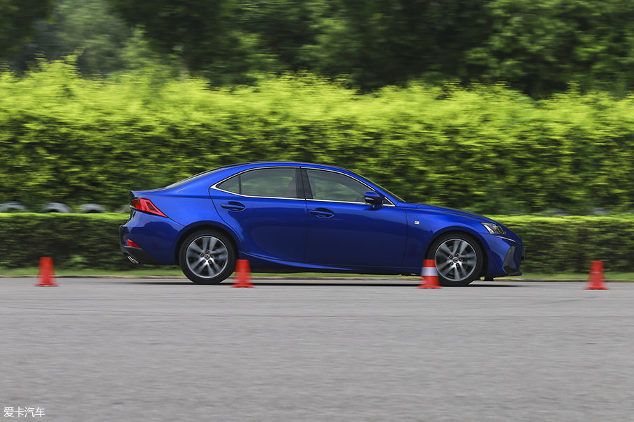 外刚内柔 测试雷克萨斯IS 300 F SPORT