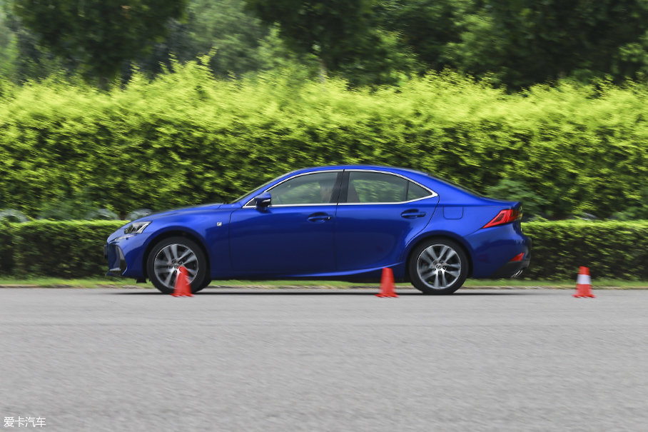 外刚内柔 测试雷克萨斯IS 300 F SPORT