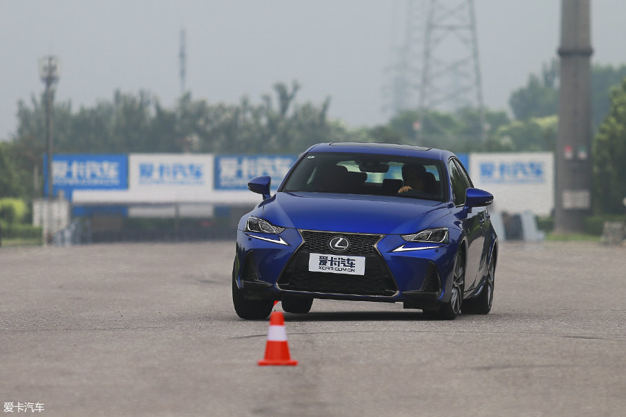 外刚内柔 测试雷克萨斯IS 300 F SPORT