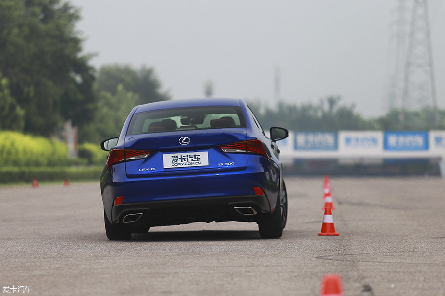 外刚内柔 测试雷克萨斯IS 300 F SPORT
