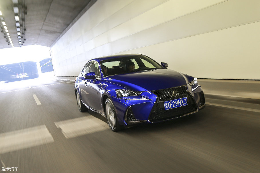 外刚内柔 测试雷克萨斯IS 300 F SPORT
