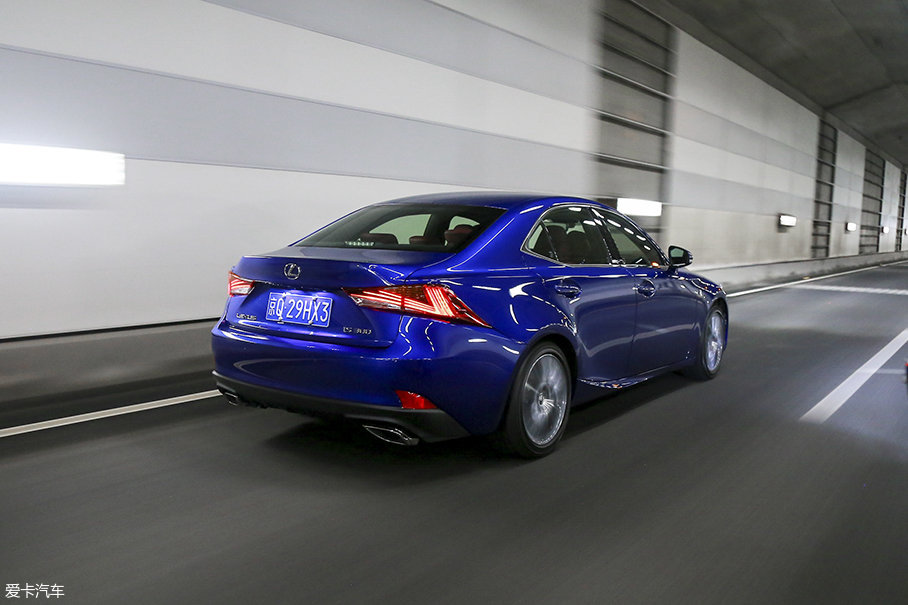 外刚内柔 测试雷克萨斯IS 300 F SPORT