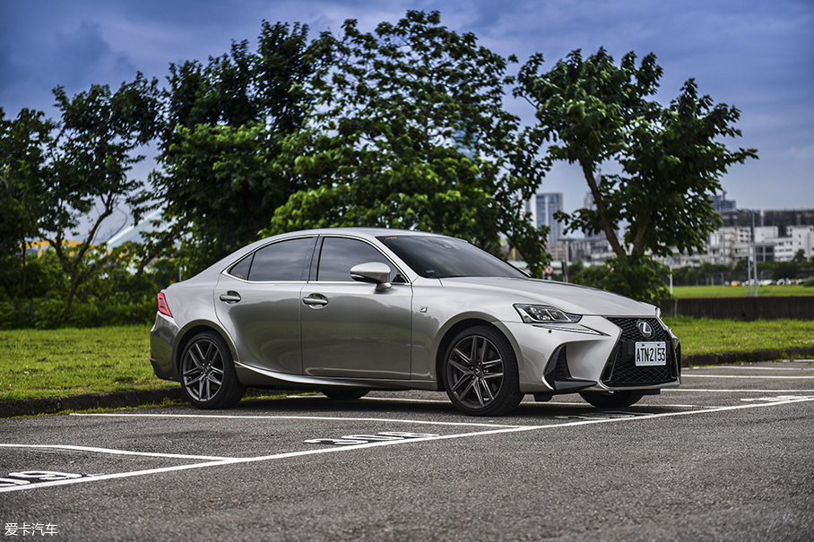 外刚内柔 测试雷克萨斯IS 300 F SPORT