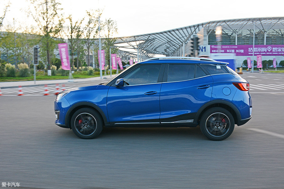 众泰汽车2017款众泰T300