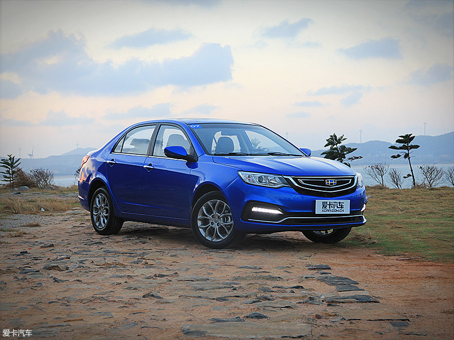 吉利全新远景在外观方面的变化相较于上一代车型还是比较明显的,前脸