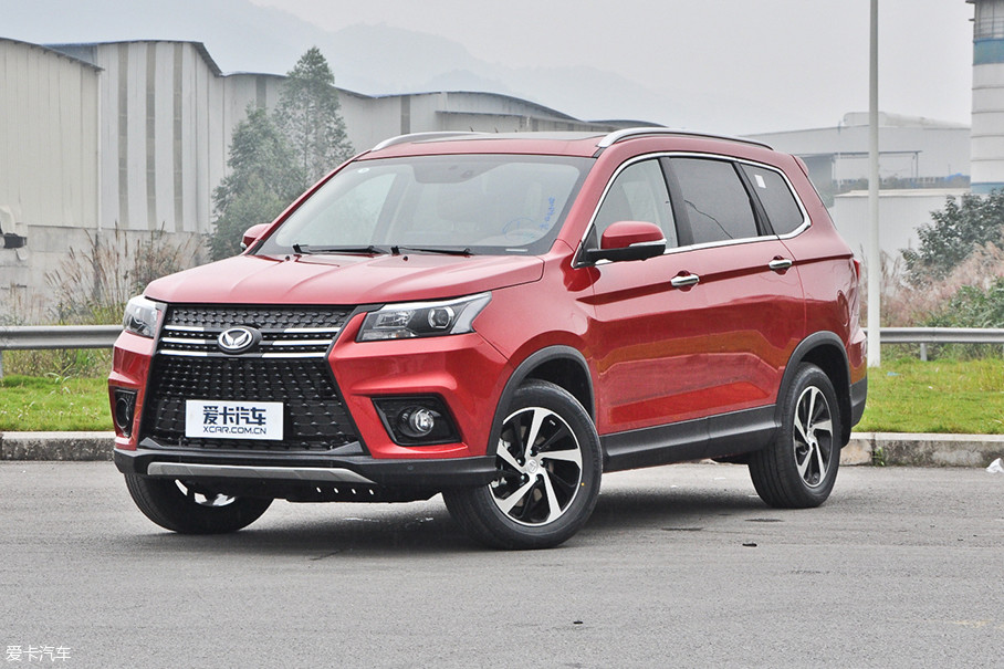 纵观北汽幻速旗下的suv车型,可以发现几乎所有车型都采用了硬朗的设计