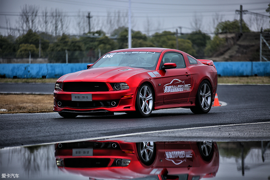 2014款賽麟mustang 302基於第五代福特mustang車型打造,它搭載了一臺