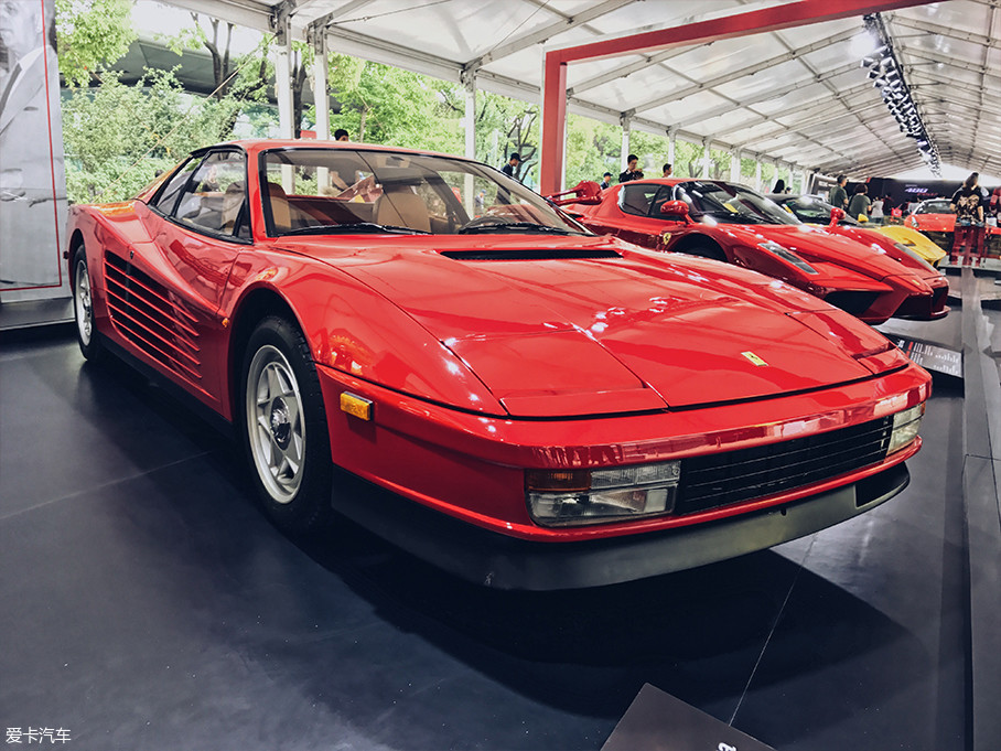 Ferrari TestarossaҲƵһͣҲϲֱӳ"rossa"ʦǴSergio Pininfarina