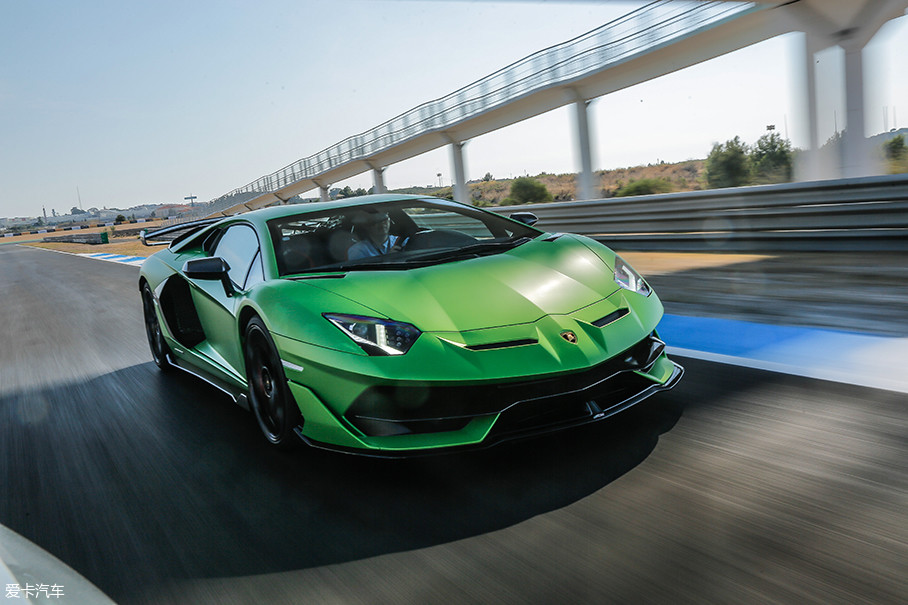 > 兰博基尼aventadorsvj