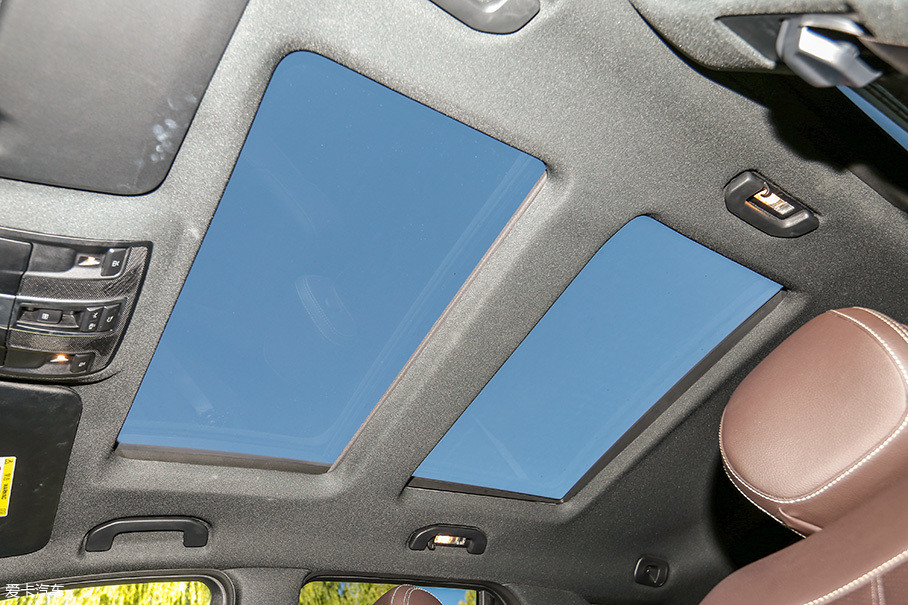 gle采用了分体双天窗的设计,采光面积和开启面积完全满足日常使用需求