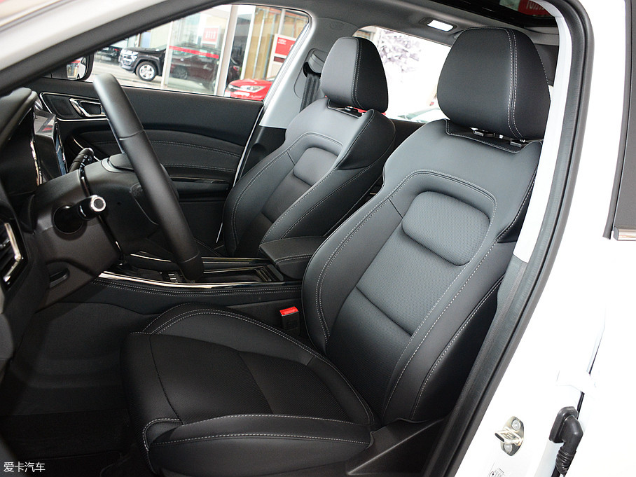 > 实拍奇瑞瑞虎8 5座版