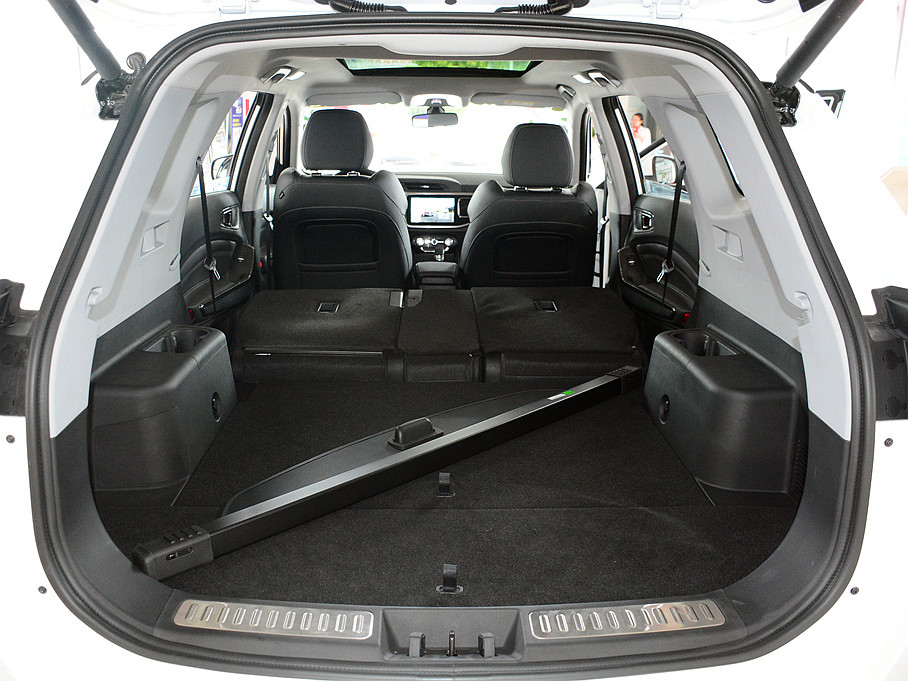 > 实拍奇瑞瑞虎8 5座版