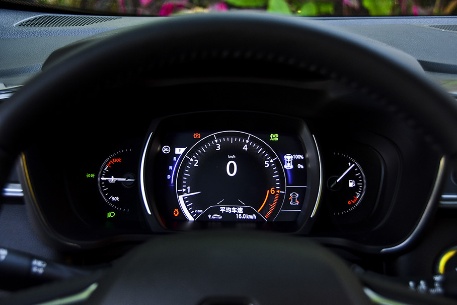 7英寸tft彩色液晶仪表盘同样为家族化的配备,不过4种不同的显示风格倒