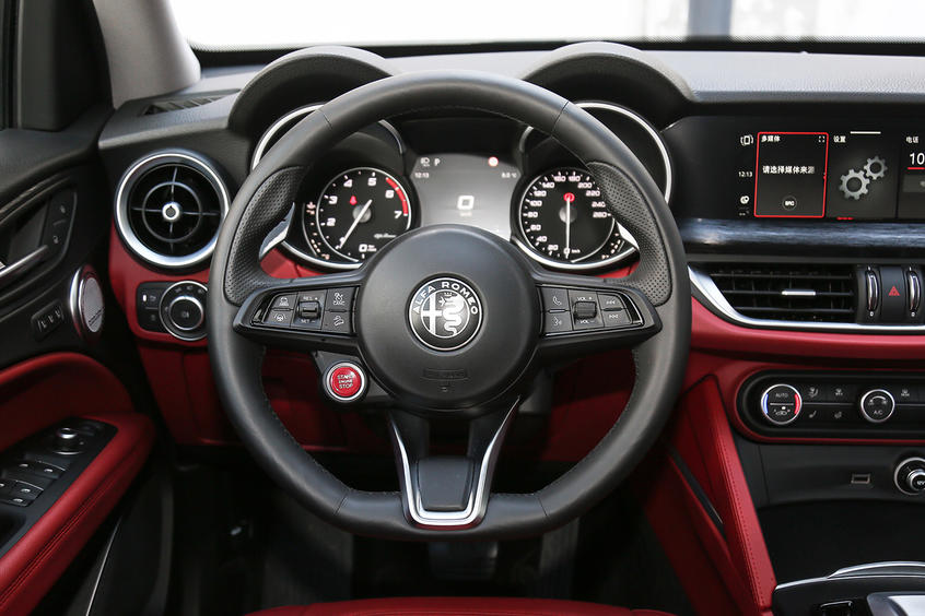 阿尔法罗密欧Stelvio