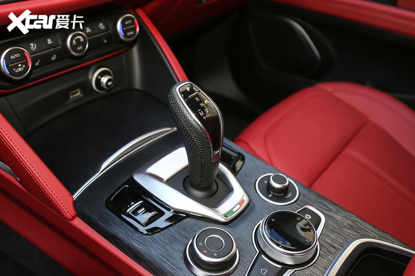 阿尔法罗密欧Stelvio