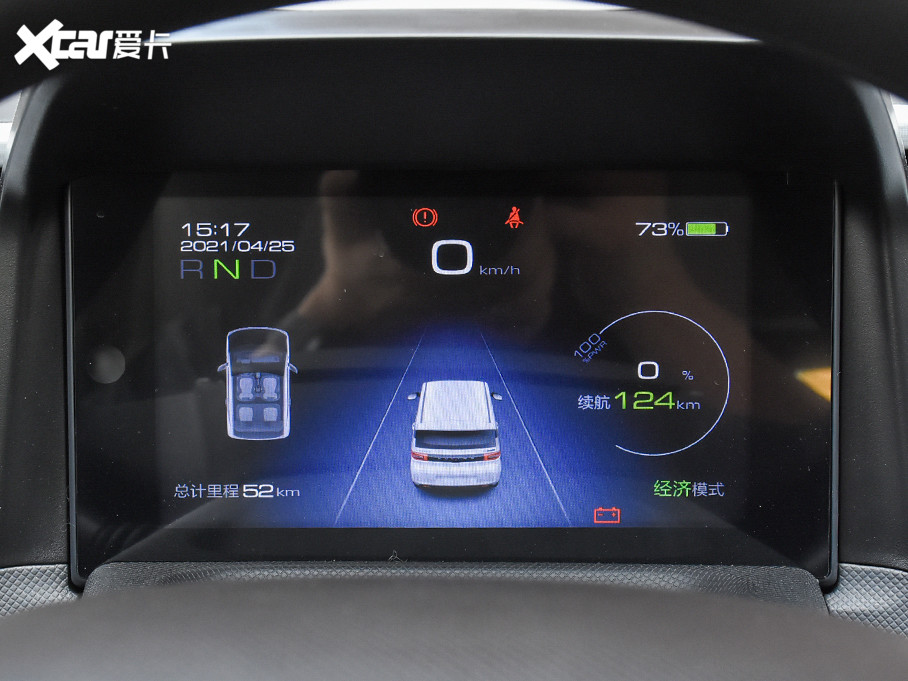 车内几乎所有信息都显示在了液晶仪表盘中,当然这个仪表盘并没有多么