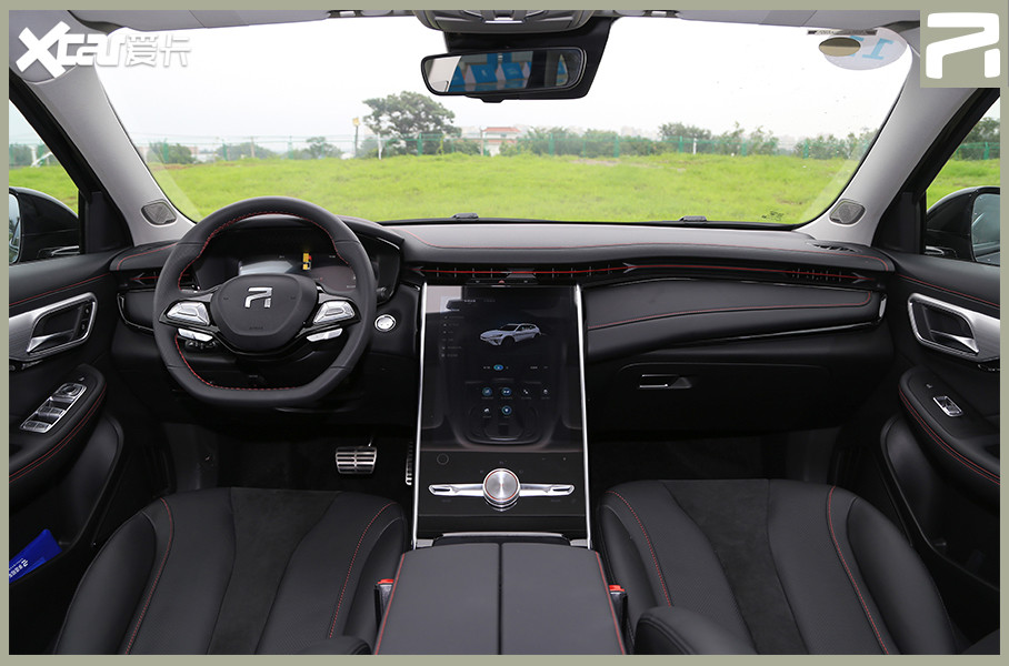 marvel r的内饰科技感与豪华感很强,一方面是因为大尺寸中控屏和全