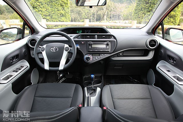 > 试驾新款丰田普锐斯 c