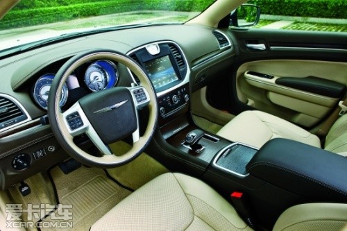 试驾克莱斯勒300C