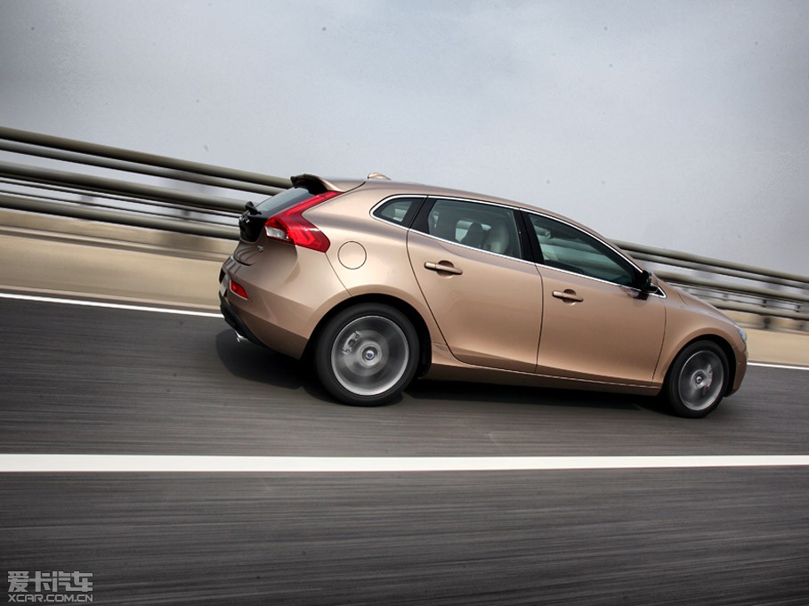 爱卡试驾沃尔沃全新v40 t5