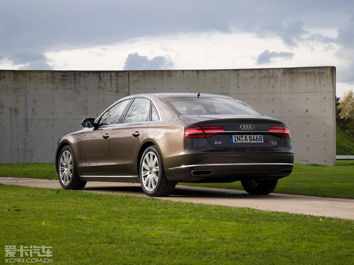 海外试驾奥迪a8 (28/73)