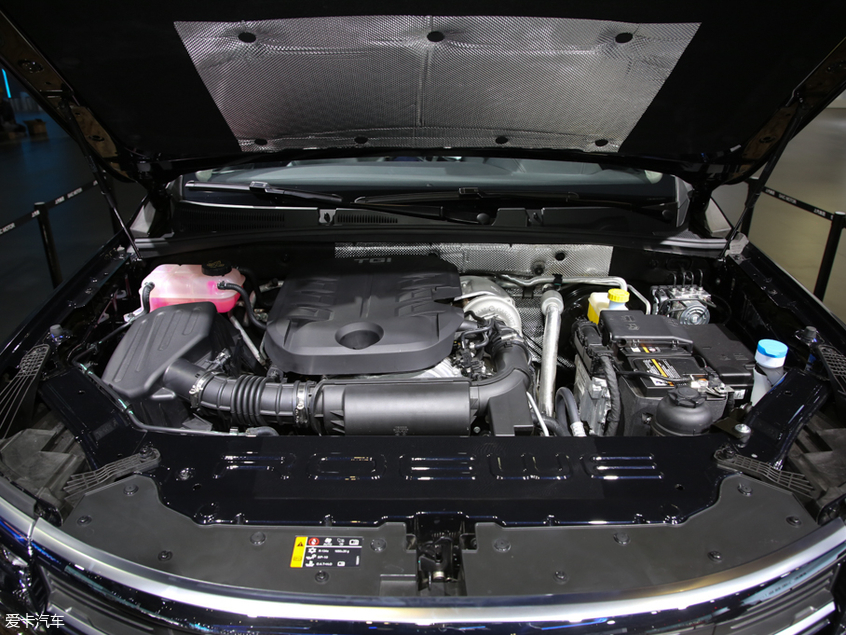 0t涡轮增压发动机,最大功率165kw(224ps),峰值扭距360nm,0-100km/h