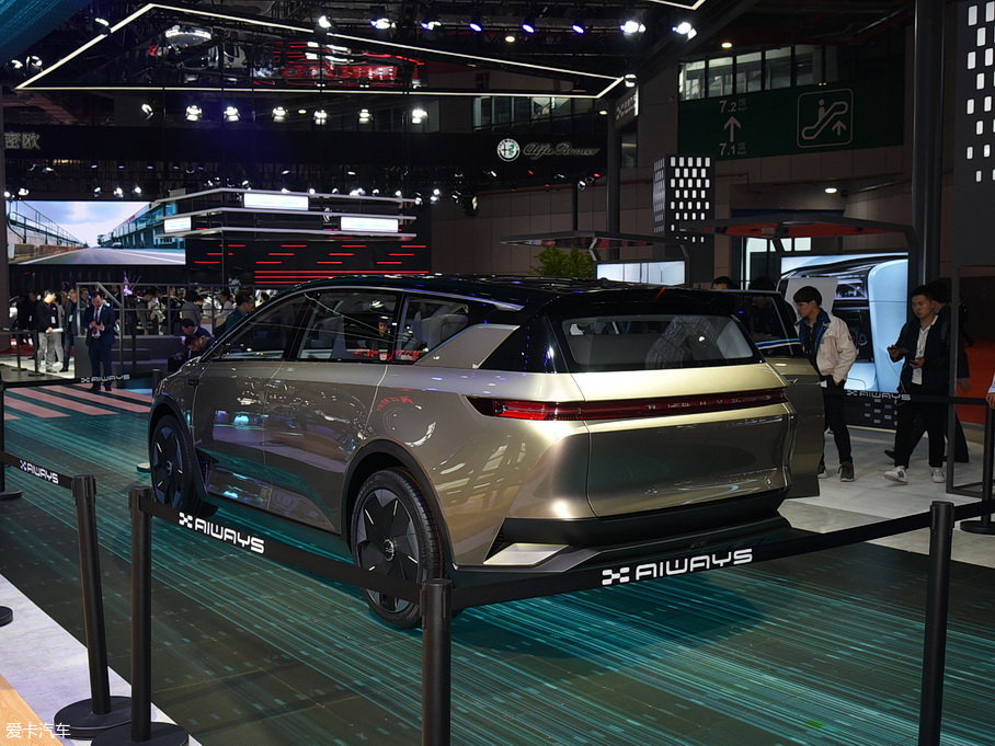 【2019款爱驰u7_2019上海车展_2/144张图片】_汽车图片大全_爱卡汽车