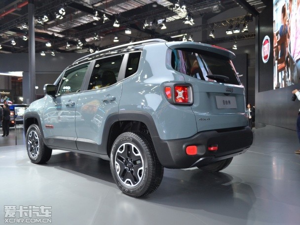 Jeep2015款自由侠