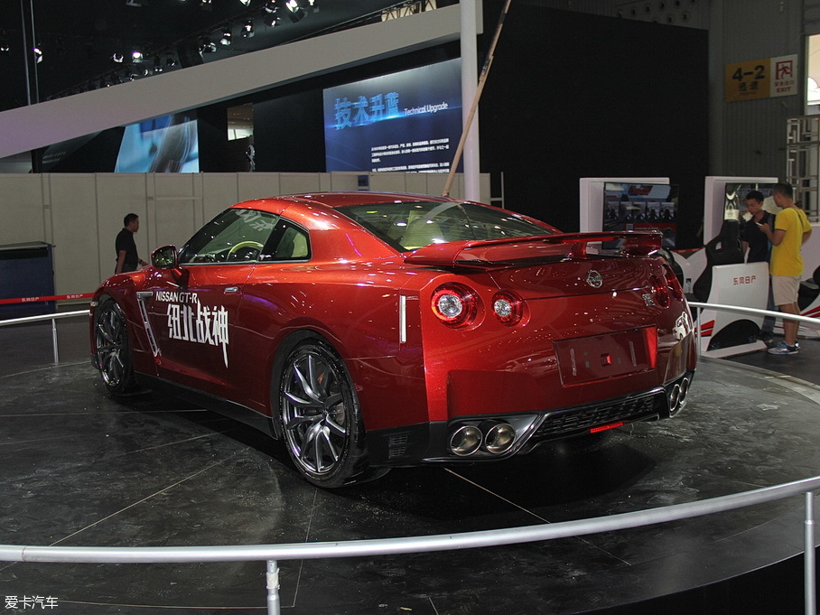 2015款日產gt-r