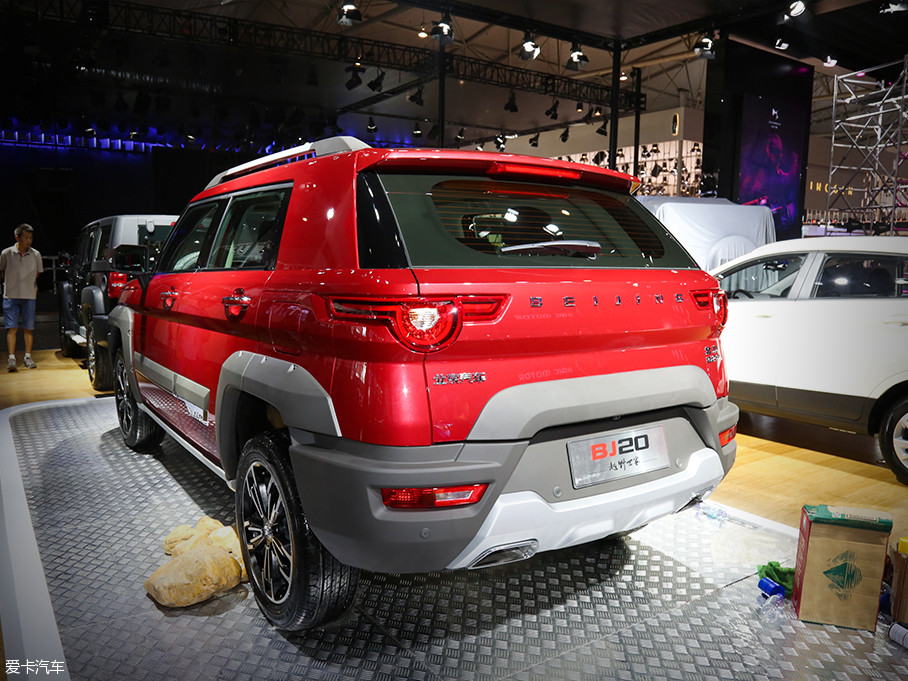 9月2日,在刚开幕的成都车展上,北京汽车bj20正式宣布上市.