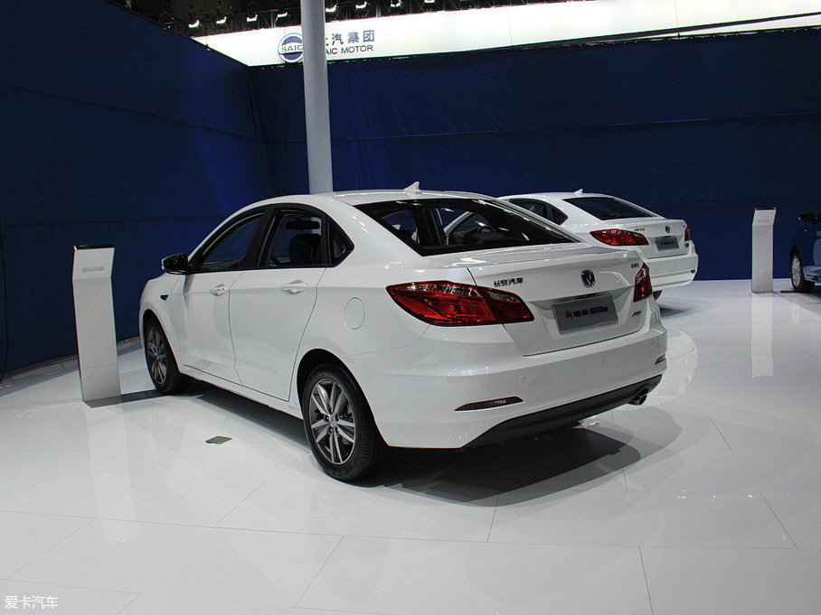 爱卡首页  2016年广州车展  网上展厅  长安汽车  ></p></a> 2016款逸动