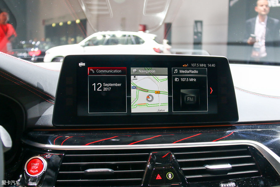 与现款5系相同,带有防反光涂层的中央触控屏搭载第五代idrive人机交互