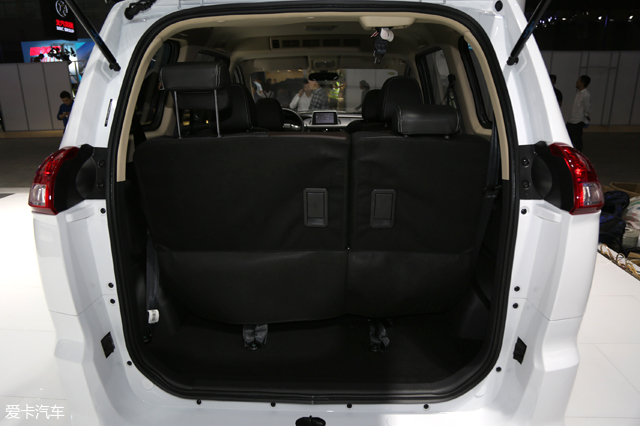 2017广州车展 东风风光330s静态评测:空间舒适,动力不变-爱卡汽车