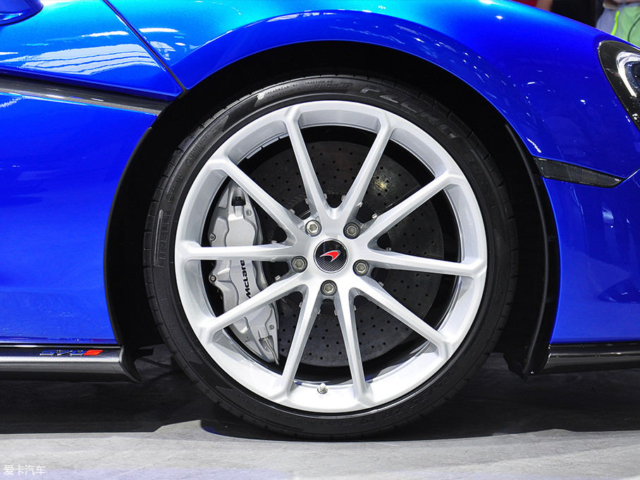 ʽϽȦӾЧڣ̥Ϊǰ225/35 R19285/35 R20ƷΪͺΪP ZEROһʺϸ̥ܳΪ570S Spiderȫļݳ顣