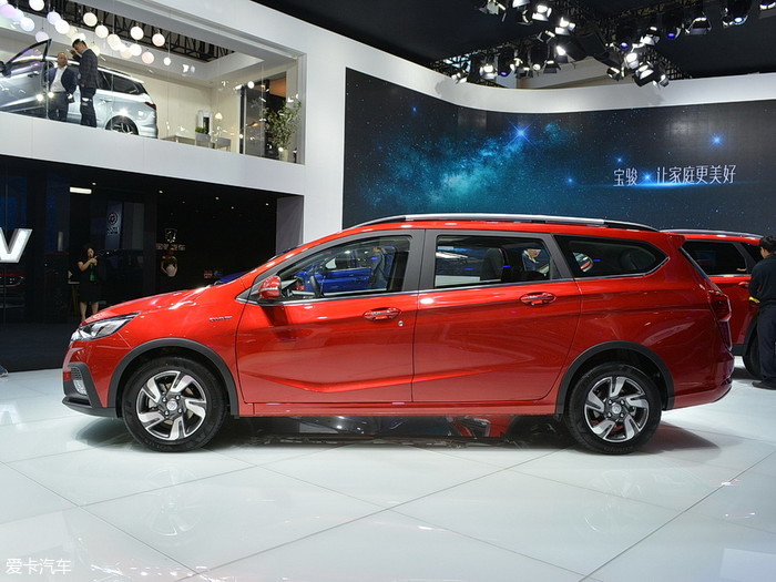 【宝骏310w】上海车展宝骏310w图片_爱卡汽车