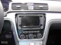 Ϻ 2011