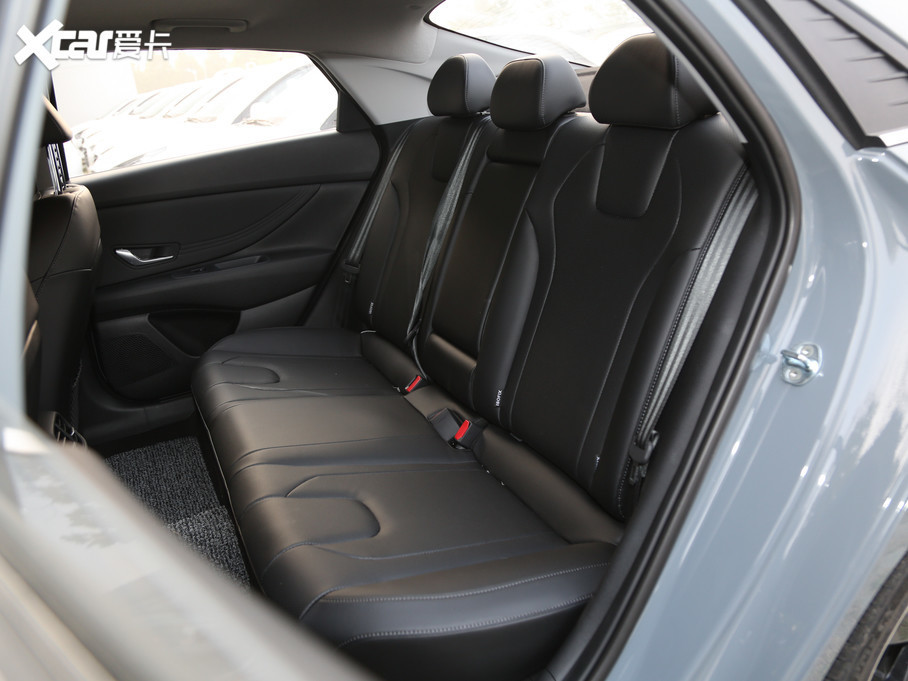 现代伊兰特对比起亚k3