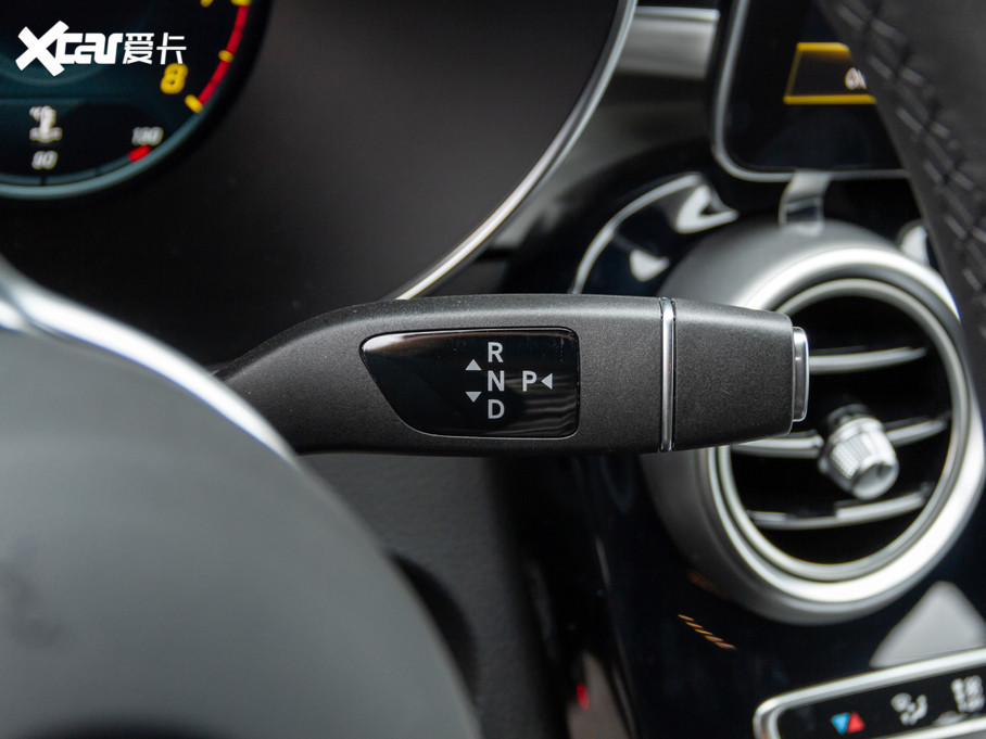 glc全系匹配9at变速箱,采用奔驰经典的怀挡设计.