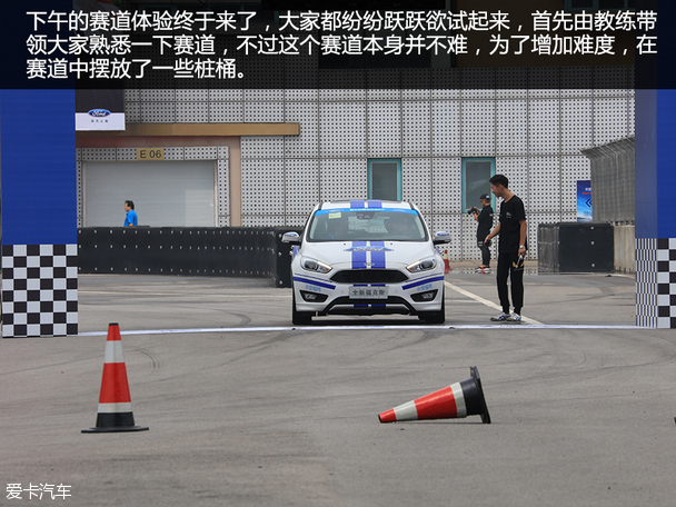 长安福特2015款新福克斯两厢