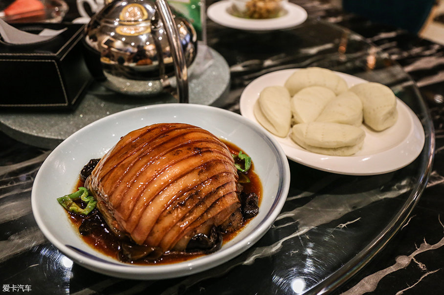 入住的小辣椒算得上"网红酒店",这道"西北大菜"曾登上过《舌尖上的