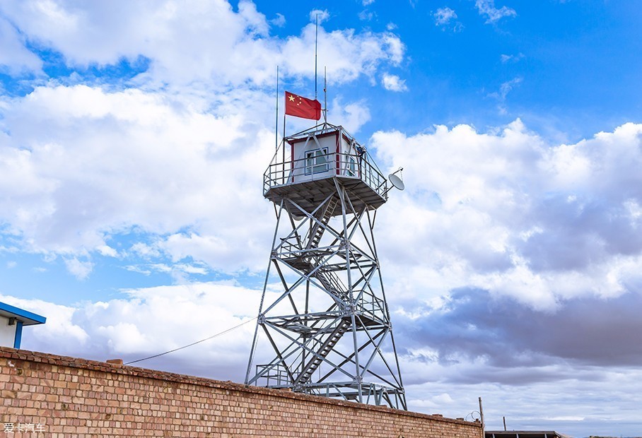 当我们看到这座铁塔的时候,内心还是有点激动的,以为是什么信号基塔