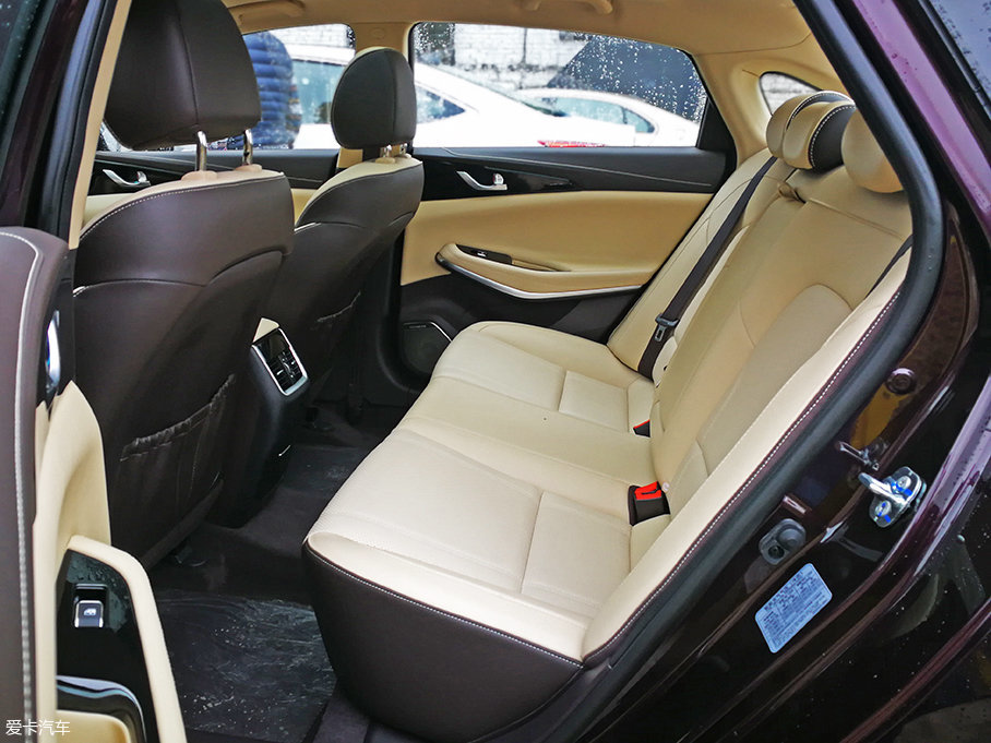 姗姗来迟的国产轿跑车 实拍长安睿骋cc:内饰焕然一新,空间不打折-爱卡